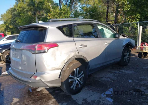 2017 Toyota Rav4 Le z USA, uszkodzony, nr VIN 2T3BFREV1HW607984